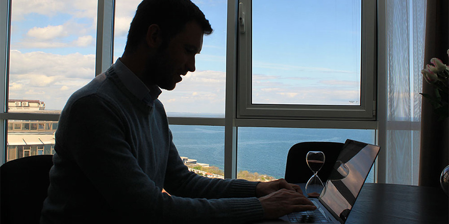 The Day My 6-Figure Coaching Business Disappeared (And The Surprising Gift Hidden inStarting Over)